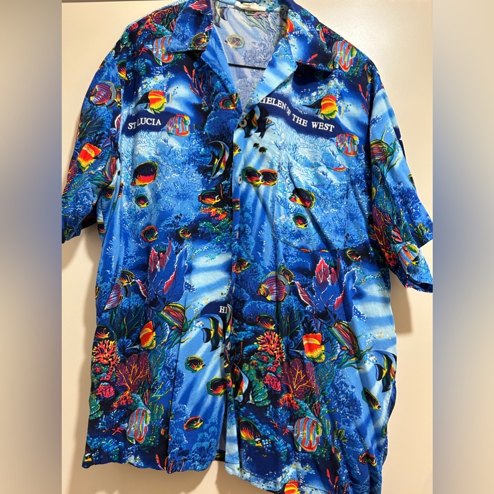 NWOT Beautiful summer Beach Casual short Sleeve Shirt in Large.